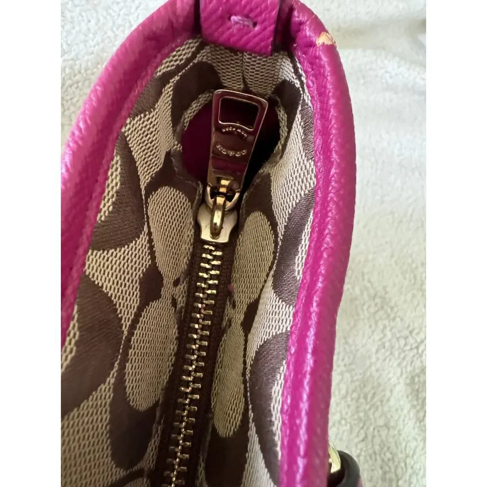 Coach 12cm Signature Zip Top “City Tote”.